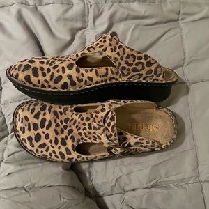 Alegria slip on leopard print clogs. Size 40